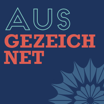 Text AUSGEZEICHNET mit einem partiellen blauen Blumenmuster auf dunkelblauem Hintergrund.